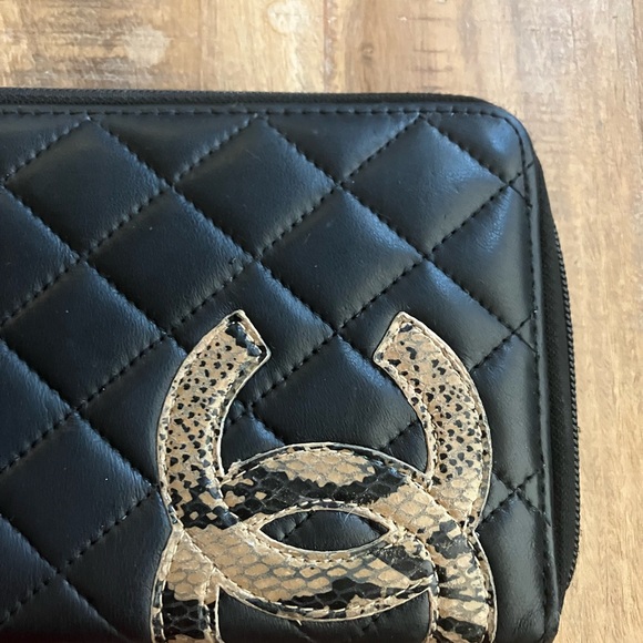 Chanel quilted Zippy wallet - Picture 2 of 16
